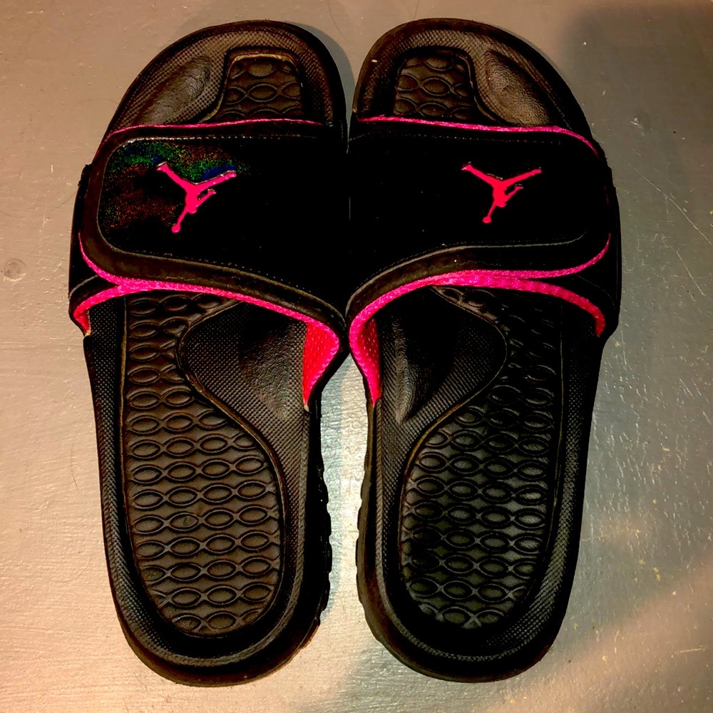 Pink & Black Jordan Sandals. Good as new! Size 6.5